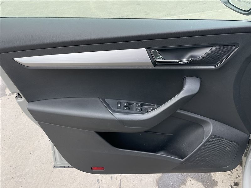 Škoda Karoq 2,0 TDI 4x4 DSG Ambition TAŽNÉ - fotka 15 z 23
