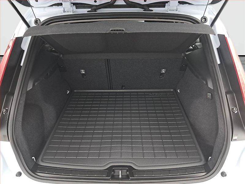 Volvo XC40 (2026) Plus B3 - fotka 14 z 20