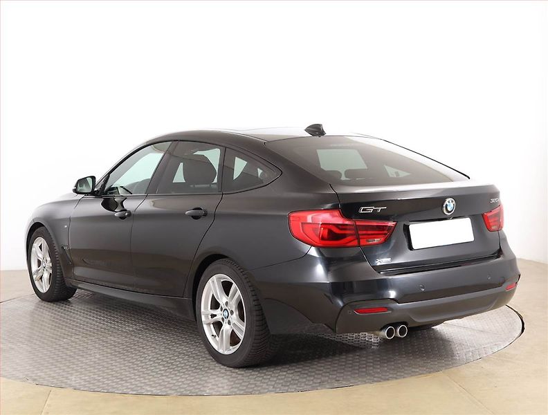 BMW Řada 3 (2018) 320d xDrive GT, 4X4, Automat - fotka 4 z 19