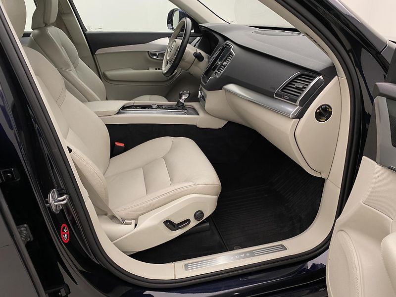 Volvo XC90 D5 AWD MOMENTUM AUT CZ 7míst - fotka 23 z 50