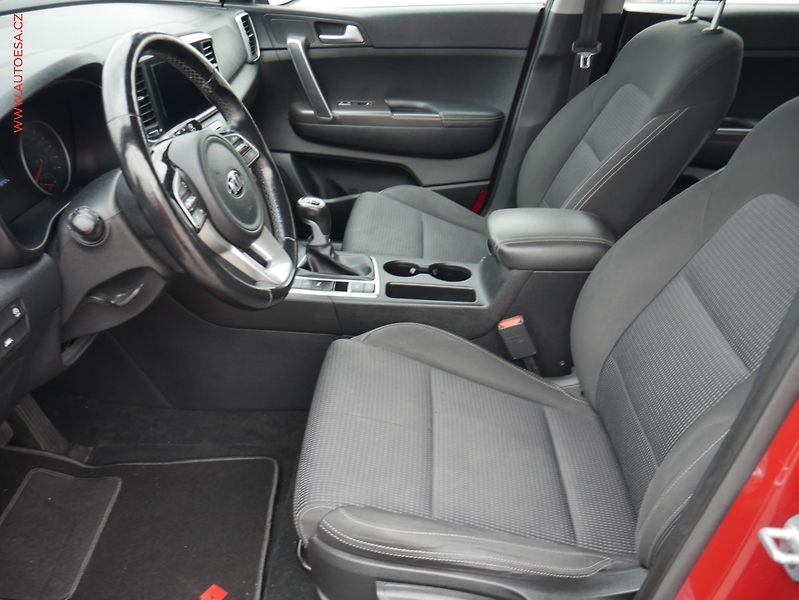 Kia Sportage (2018) 1.6T-GDI, 2.maj,ČR, navi - fotka 9 z 25