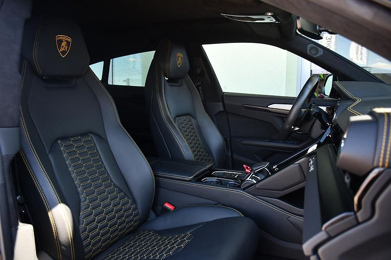 Lamborghini Urus 4.0 V8  - fotka 14 z 59