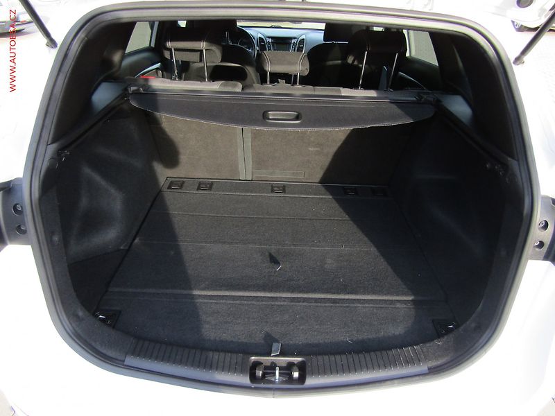 Hyundai i30 (2016) 1.6 GDi - fotka 7 z 22
