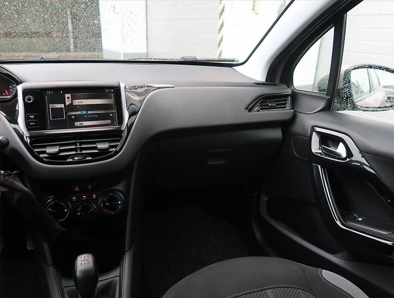 Peugeot 208 (2014) 1.2 PureTech, ČR,1.maj - fotka 8 z 19