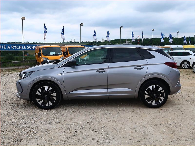 Opel Grandland X (2022) Edition Business 1.2 Turbo - fotka 3 z 17