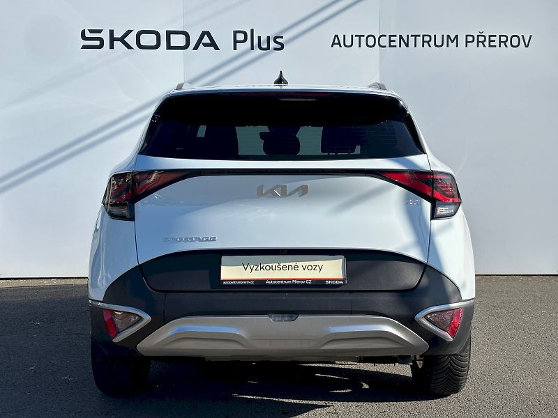 Kia Sportage (2022) 1.6 T-GDI 110kW - fotka 32 z 35