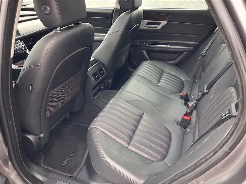Jaguar XF 2,0 AWD, - fotka 11 z 17