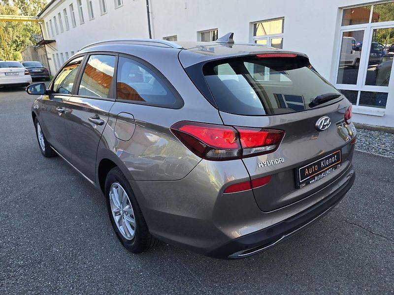 Hyundai i30 COMFORT / LED KAMERA NAVI - fotka 5 z 37