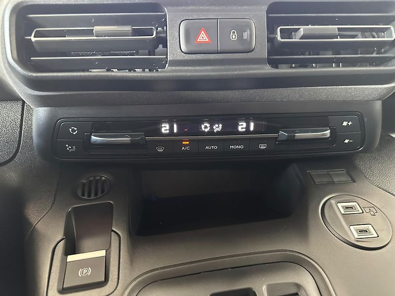 Peugeot Rifter (2026) GT BlueHDi 130 EAT8 - fotka 22 z 23
