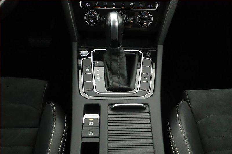 Volkswagen Passat (2020) R-Line 2.0 TDI - fotka 10 z 20