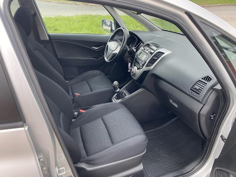 Hyundai ix20 1.6 CRDi, PREMIUM, PANORAMA!! - fotka 31 z 44