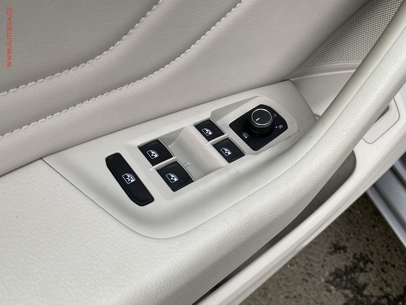 Volkswagen Passat (2022) 2.0 TDI, ČR, Elegance, DSG - fotka 13 z 19