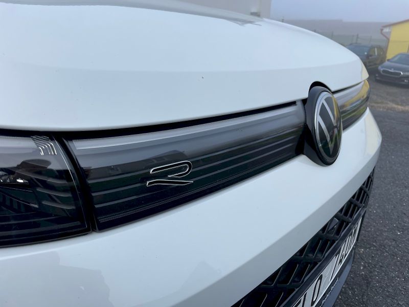 Volkswagen Tiguan (2025) R-LINE 1,5 TSI 130 KW EHYBRID - fotka 8 z 55