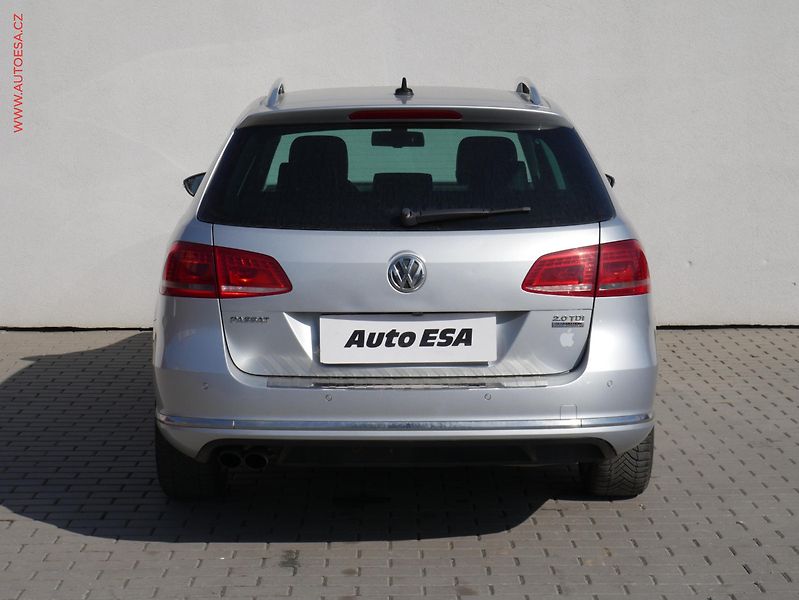 Volkswagen Passat (2012) 2.0TDi, ČR, Highline, DSG - fotka 5 z 17