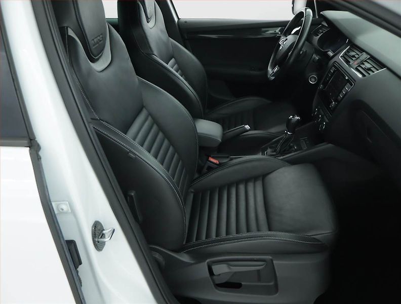 Škoda Octavia (2017) RS 2.0 TSI, Automat - fotka 9 z 16