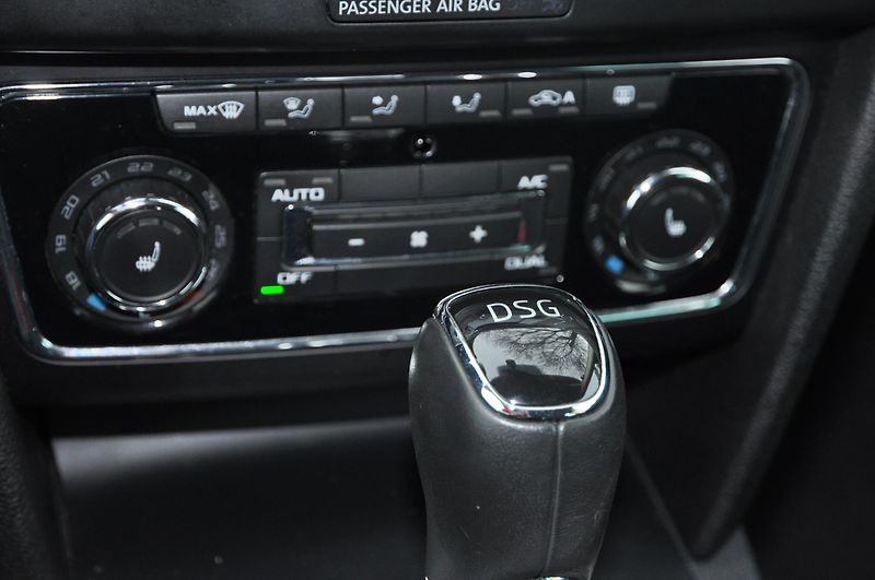 Škoda Superb II 2.0TDi  Dovoz CH  - fotka 14 z 17