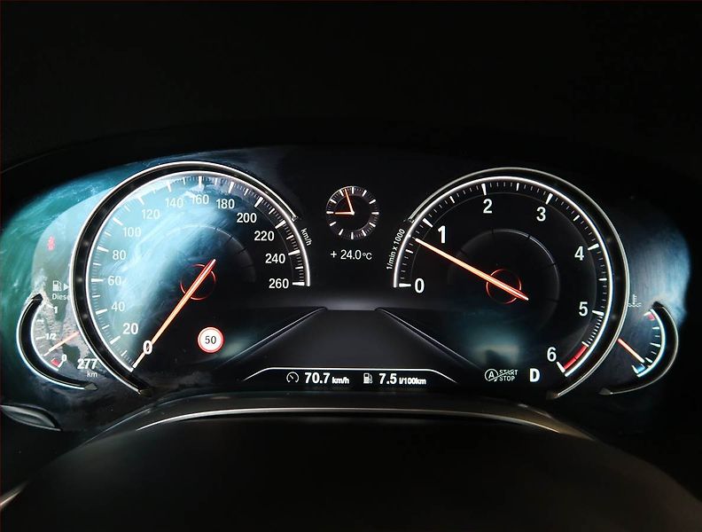 BMW Řada 7 (2019) M Paket 730 d xDrive, ČR - fotka 11 z 29