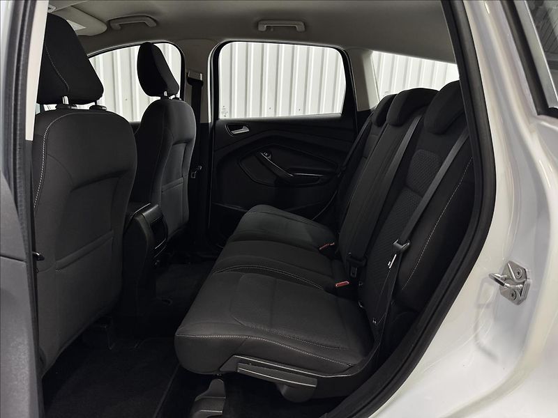 Ford Kuga 1.5EB 129kW AWD 2XALU 68KM! - fotka 32 z 42