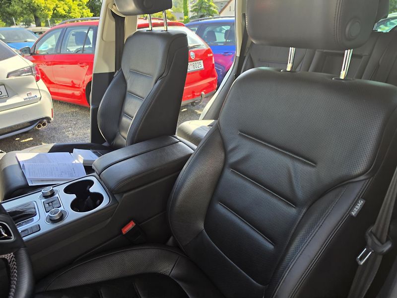 Volkswagen Touareg 3.0 TDI 4Motion Dyn Aud R-Line - fotka 15 z 24