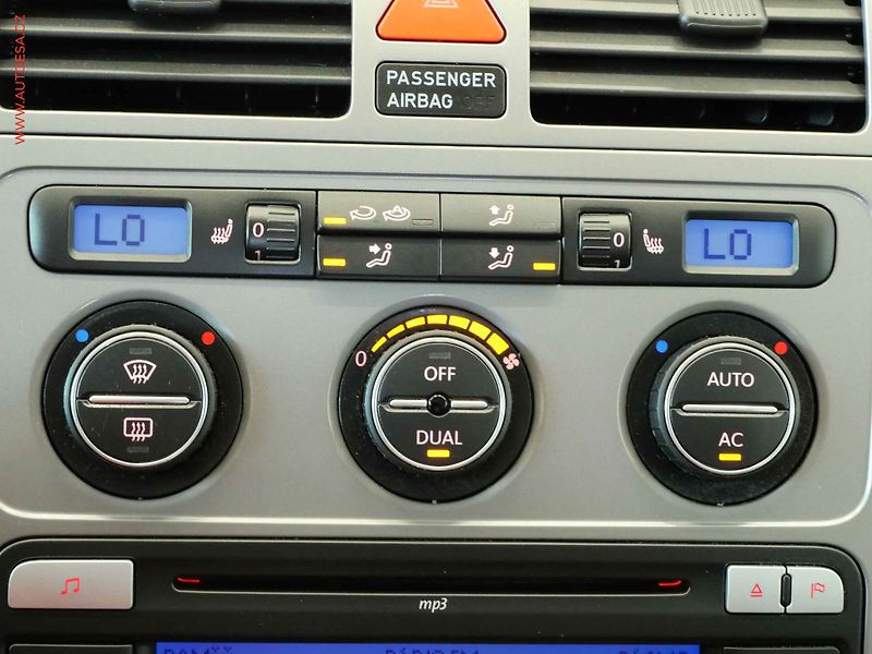 Volkswagen Touran (2008) 1.6i - fotka 17 z 22