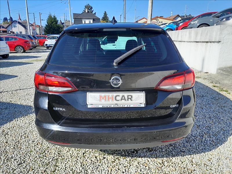 Opel Astra 1,6 CDTi 81kW - fotka 6 z 49