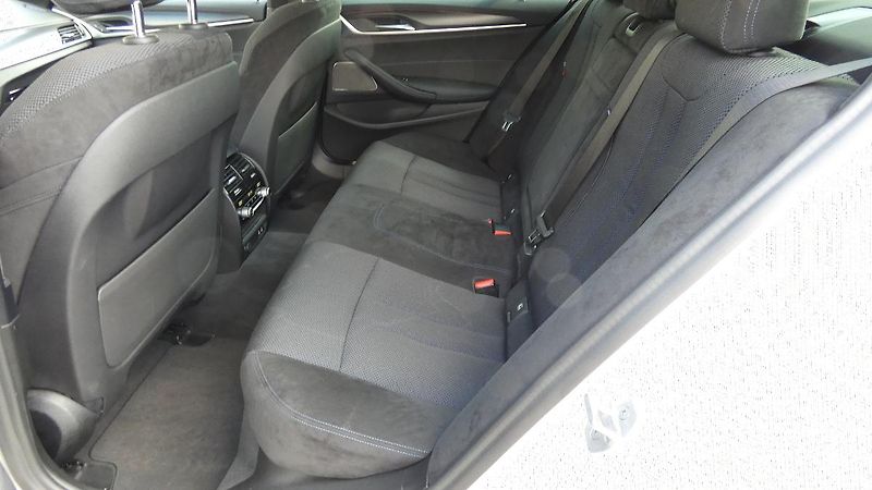BMW Řada 5 550i xDrive M Sport - fotka 20 z 26