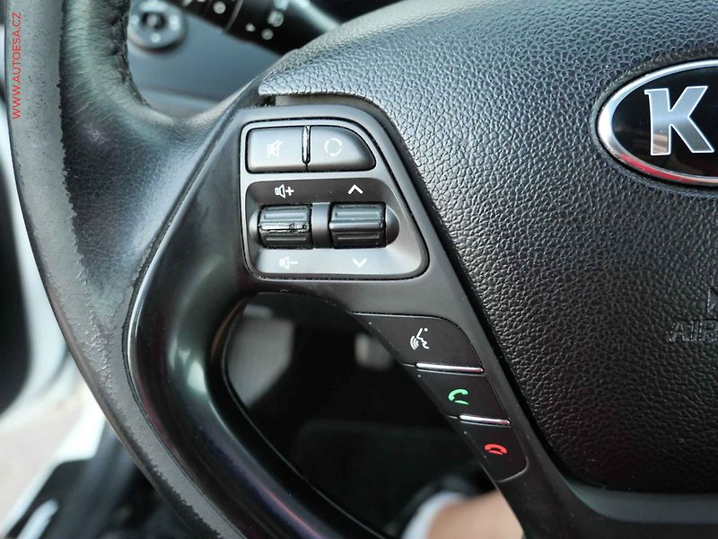 Kia Ceed (2017) 1.6CRDi, ČR, AC, tempo, park - fotka 12 z 18