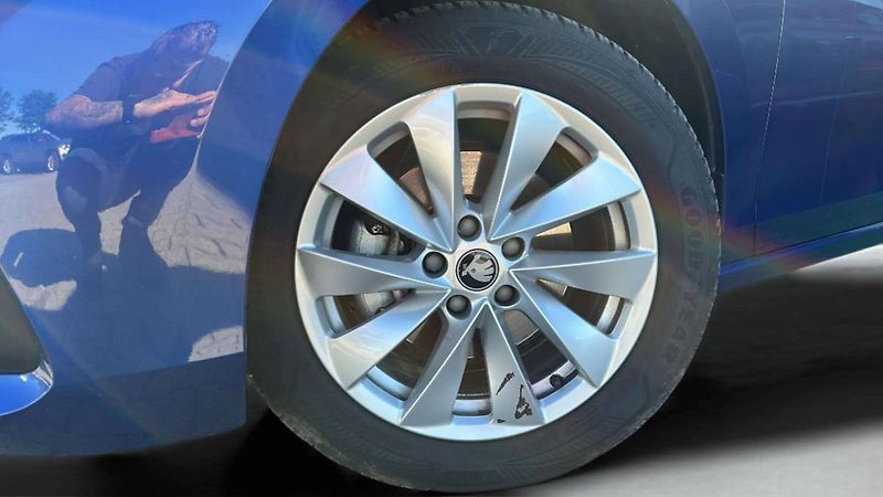 Škoda Superb Combi Selection 2,0TDI 110kW D - fotka 29 z 29