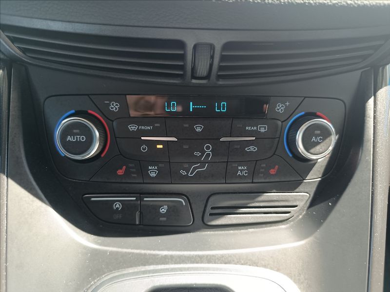 Ford Kuga 2,0 TDCi 4x4 AT Titanium - fotka 15 z 21