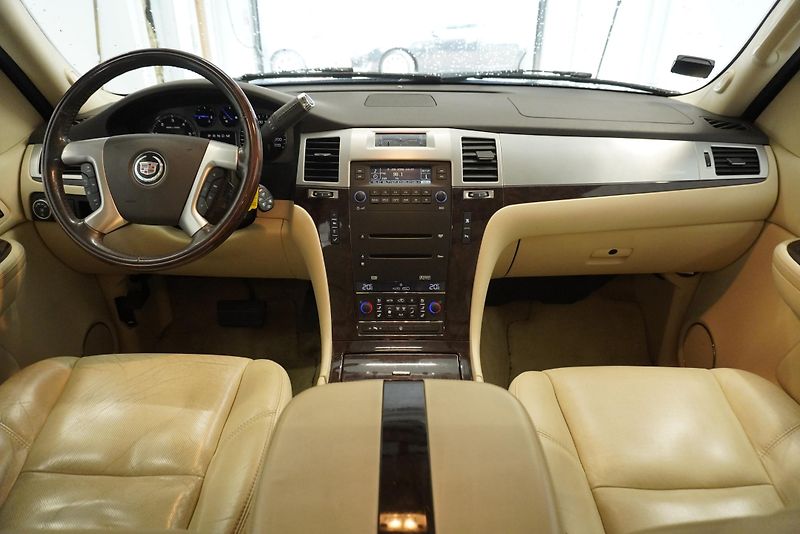 Cadillac Escalade 6,2I V8 4WD AUT. - fotka 21 z 32