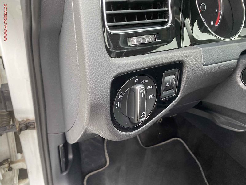 Volkswagen Golf (2014) 1.2 TSi, CUP, výhřev sed - fotka 14 z 16