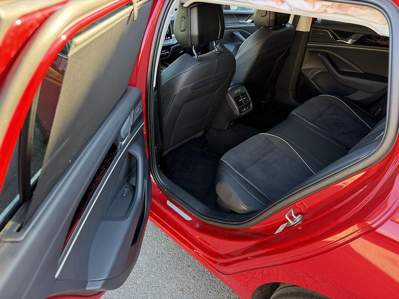 Volkswagen Passat 2,0TDi 147kW 4x4 ELEGANCE  - fotka 18 z 20