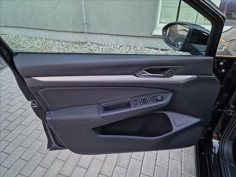 Volkswagen Golf 2.0TDI 110kW Life,ČR,1.Maj. - fotka 39 z 50