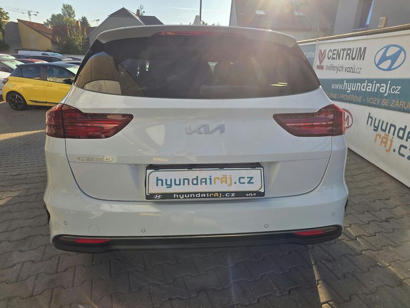 Kia Ceed 1.5-V ZÁRUCE-AUTOMAT - fotka 11 z 29