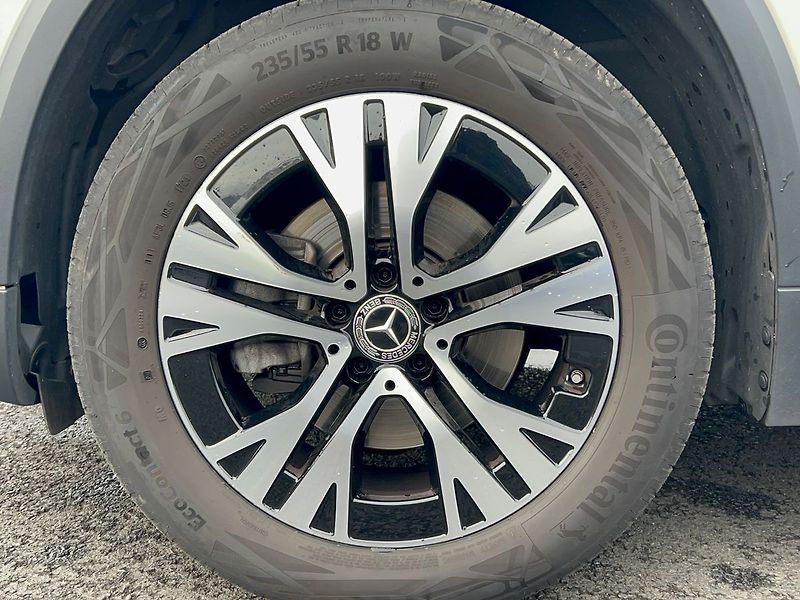Mercedes-Benz GLA 200 d 4MATIC - fotka 26 z 29