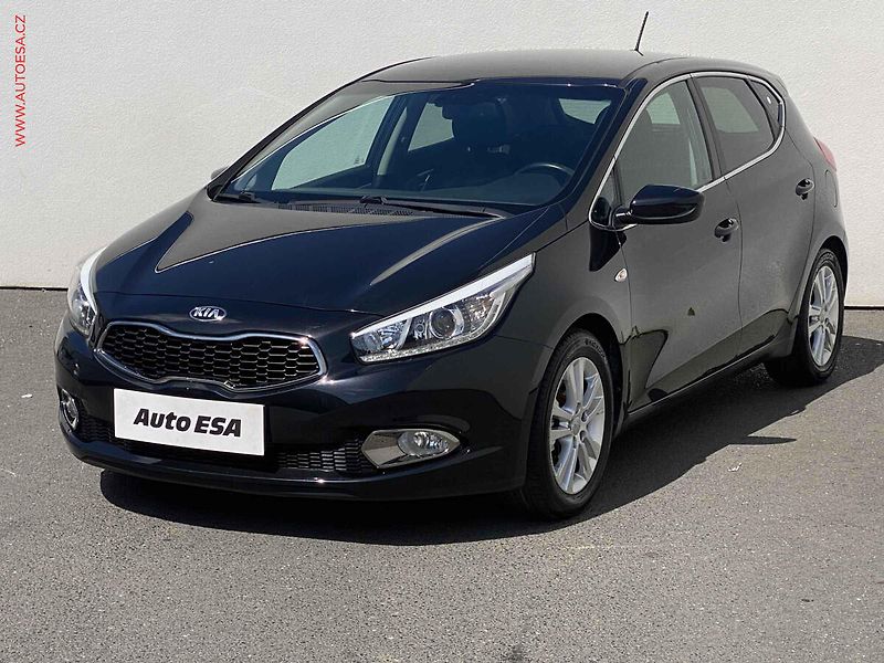 Kia Ceed (2015) 1.6 GDi, Exclusive, navi, - fotka 3 z 19