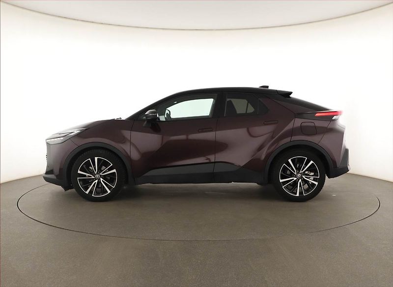 Toyota C-HR (2024) 1.8 Hybrid - fotka 3 z 22
