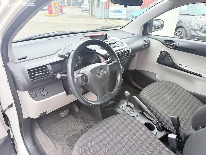 Toyota iQ 1.0 automat - fotka 10 z 22