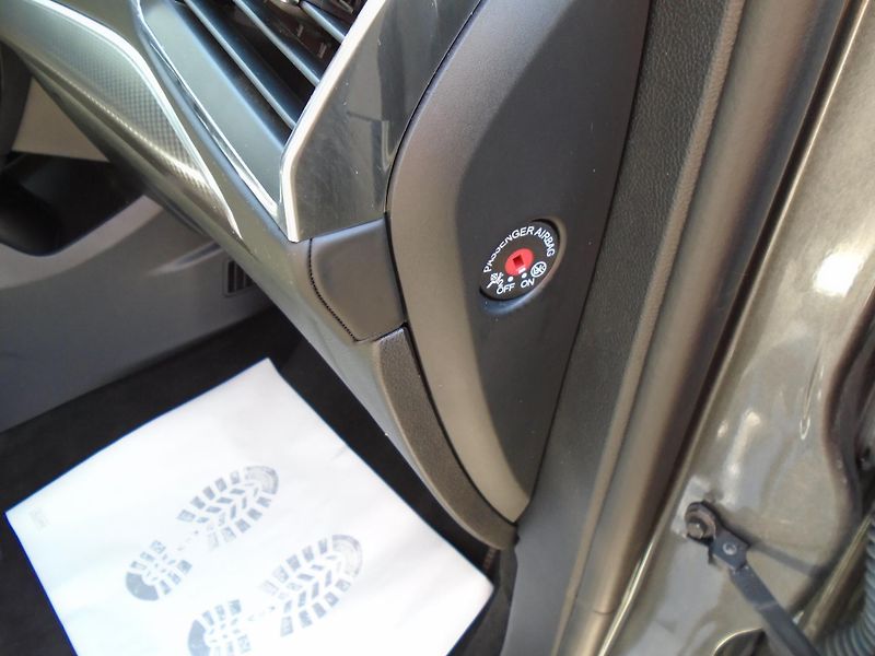Ford S-MAX 2.0 EcoBlue 140kW 8AT Vignale - fotka 38 z 49