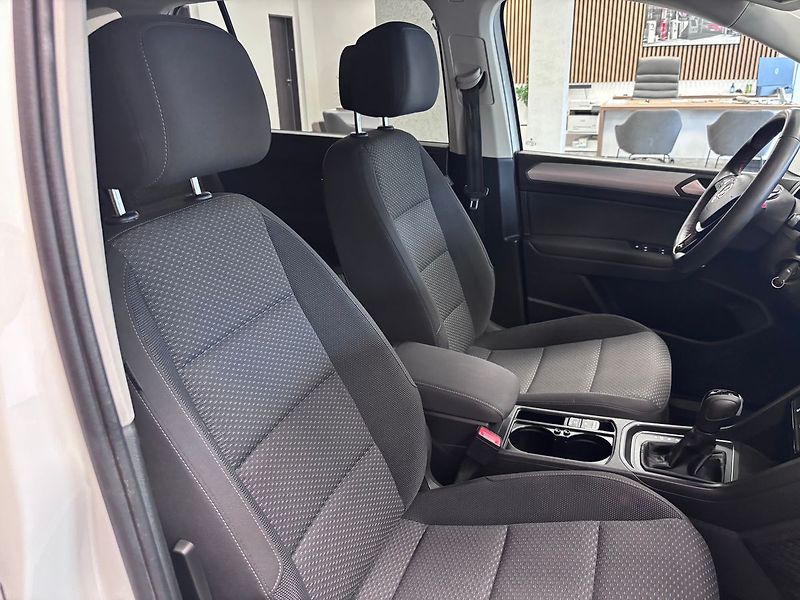 Volkswagen Touran 2.0 TDI BLACK EDITION - fotka 26 z 31