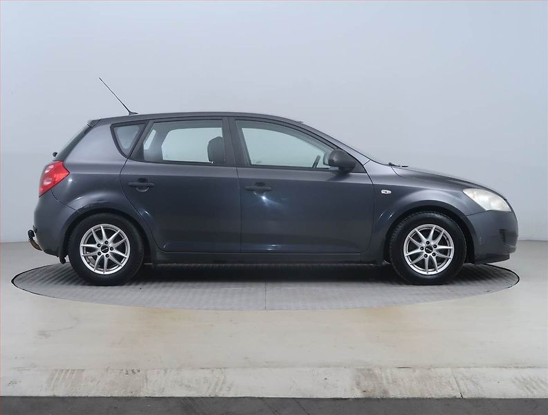 Kia Ceed (2009) 1.6 CVVT, ČR,1.maj, Serv.kniha - fotka 6 z 14