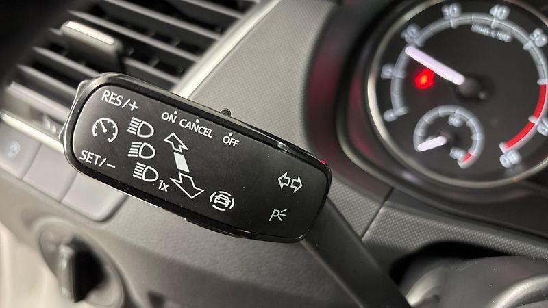 Škoda Fabia 1.0 TSI Ambition Combi - fotka 14 z 23