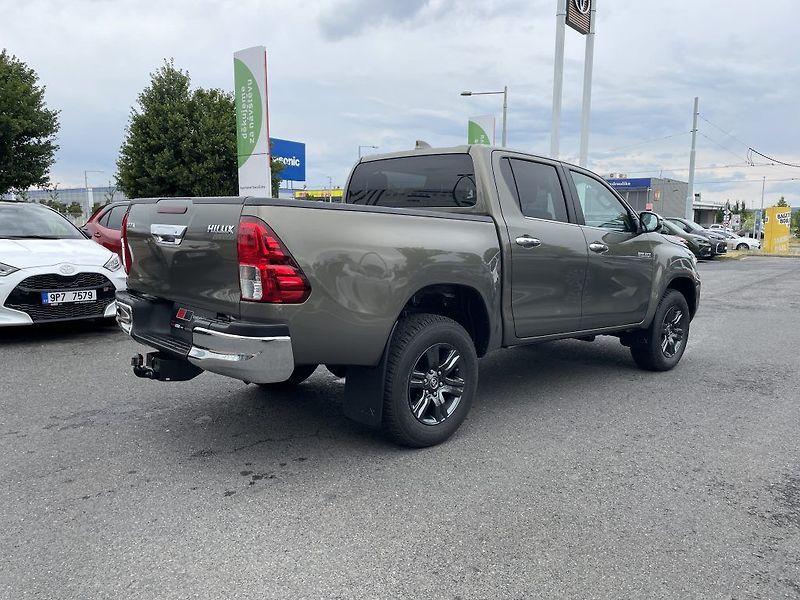 Toyota Hilux 2.8D 6AT Active - fotka 3 z 29