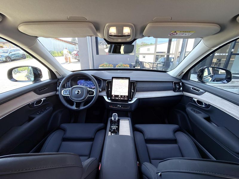 Volvo XC90 T8 AWD RECH. PLUS DARK+ kola - fotka 20 z 51
