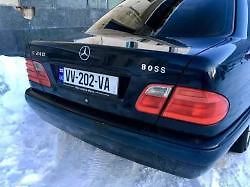 Tohle je auto, co jezdí do střediska vždy jako první. Auto vlekařů také dost často zasahuje ve chvíli, kdy někdo zablokuje jednou příjezdovou cestu, což se stává poměrně často.