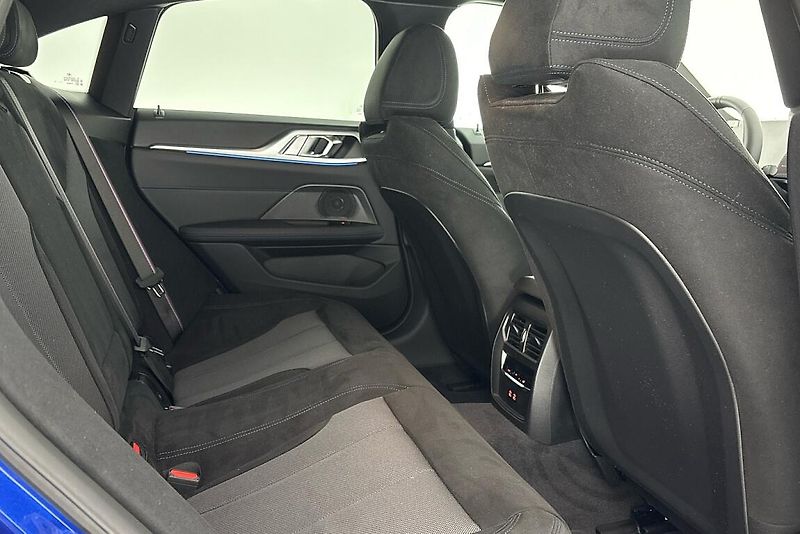 BMW i4 xDrive40 - fotka 8 z 14
