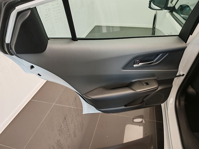 Toyota Prius 2.0 Plug-in Hybrid Prestige - fotka 14 z 38