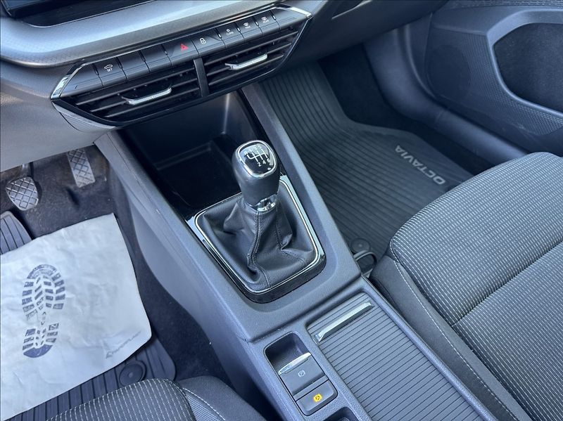 Škoda Octavia 2,0 TDI DPH 1.maj. původ ČR - fotka 32 z 50