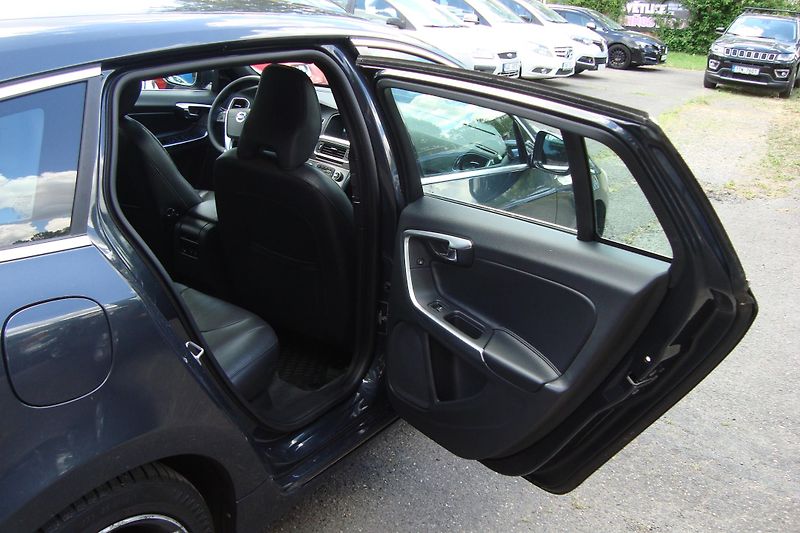 Volvo V60 (2013) PLUG-IN-HYBRID,2.4D6,AWD,158kW - fotka 45 z 78