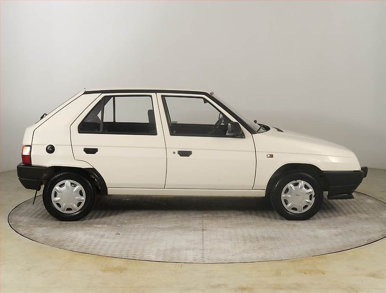 Škoda Favorit (1993) 1.3 135 , nová STK, Tažné - fotka 6 z 13